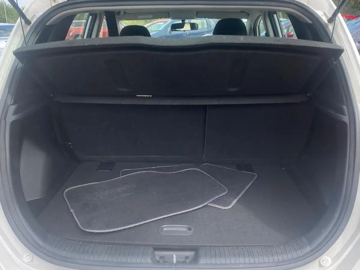 2012-hyundai-ix20-14-classic-big-9