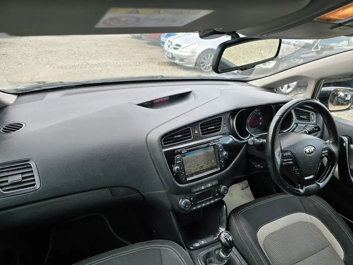 2014-kia-ceed-16crdi-3-isg-hatchback-big-27