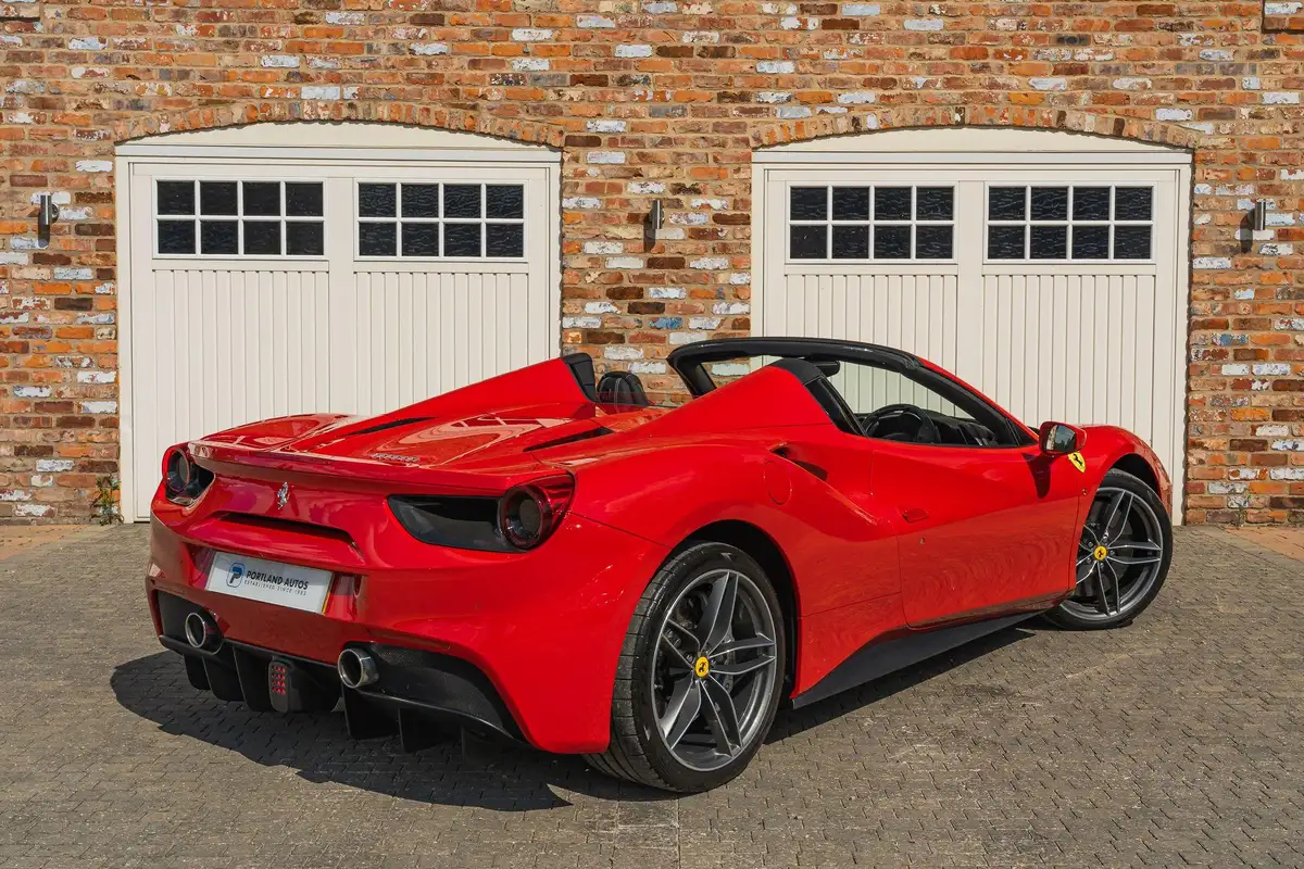 2017-ferrari-488-39-488-spider-big-21