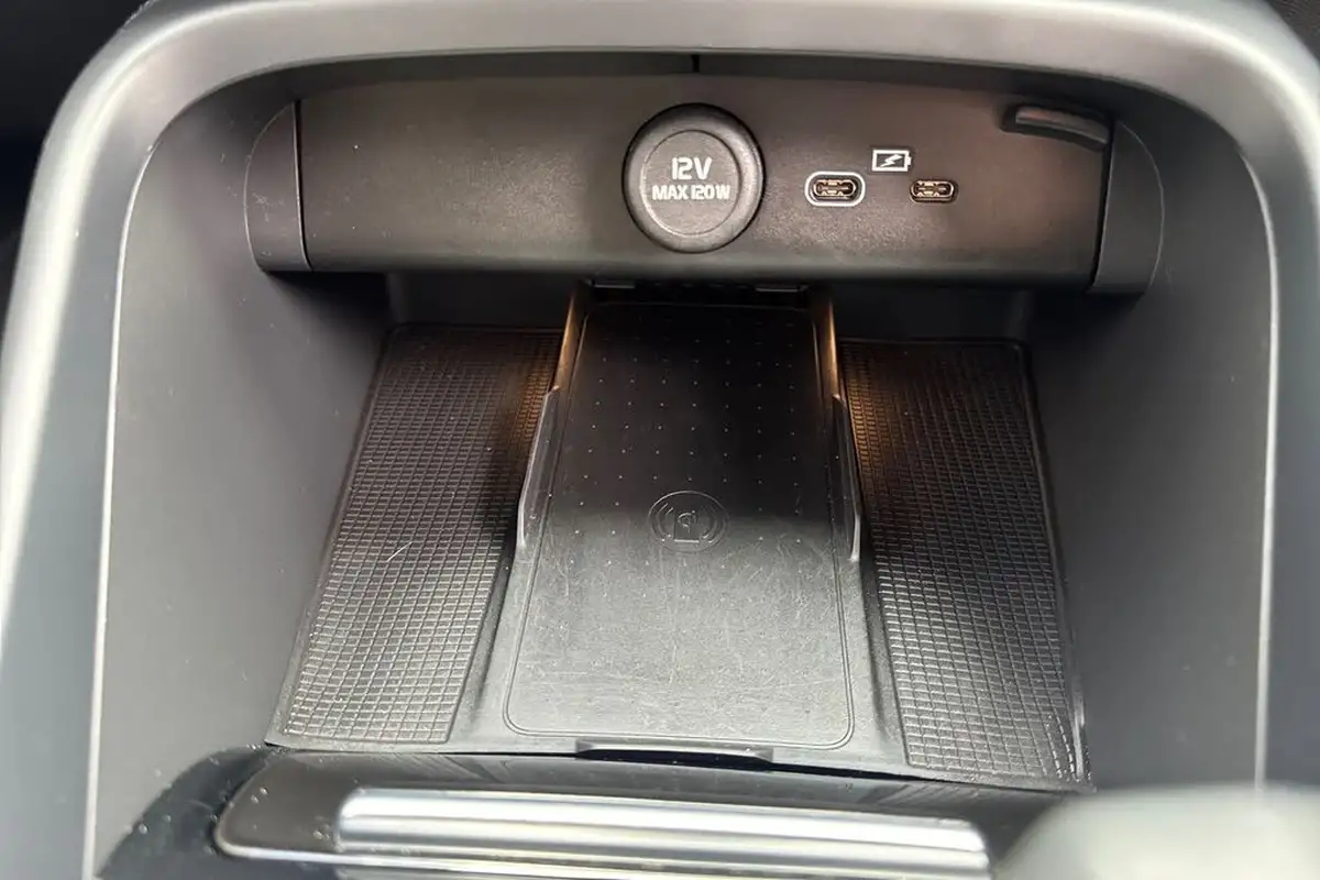 2022-volvo-xc40-20-b3-plus-big-24