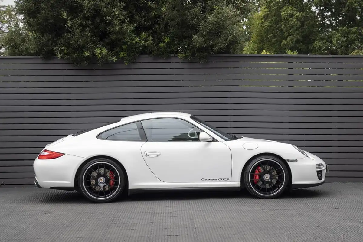 2011-porsche-911-38-carrera-gts-coupe-pdk-big-16