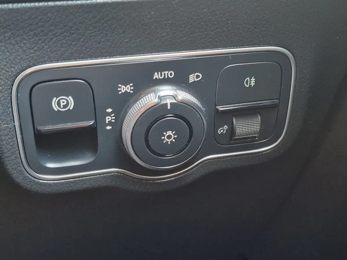 2020-mercedes-benz-b-class-20d-b200d-amg-line-big-36
