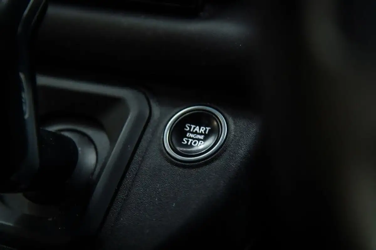 2022-land-rover-110-defender-50-p525-v8-big-11
