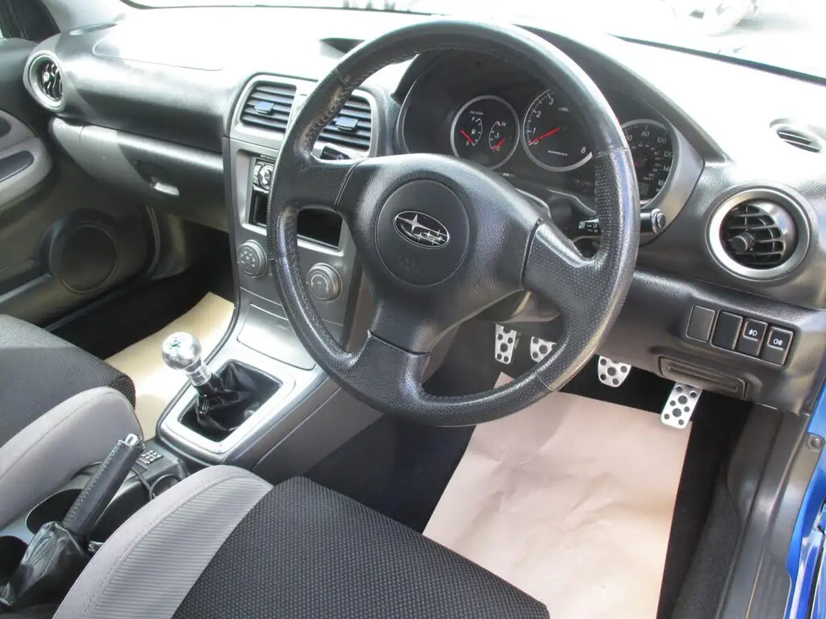 2005-subaru-impreza-25-wrx-saloon-4d-big-18