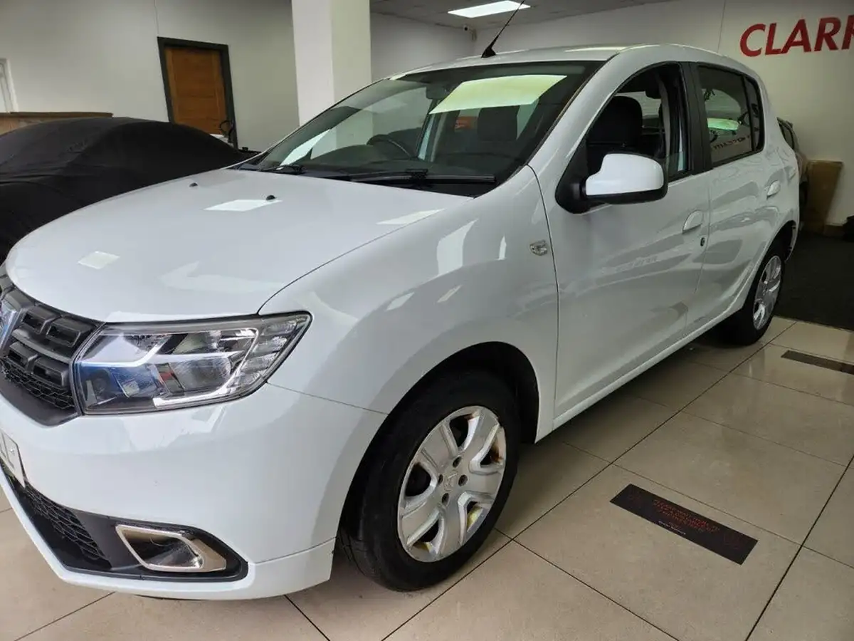 2017-dacia-sandero-15dci-laureate-big-21