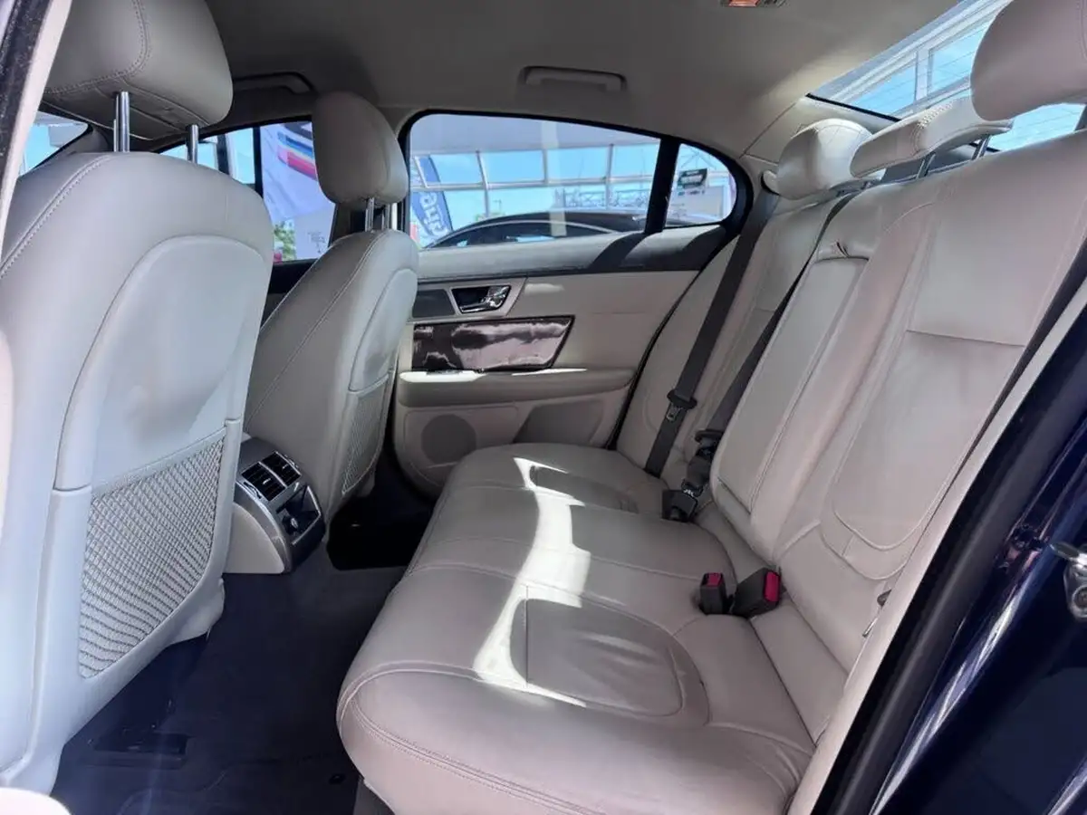 2014-jaguar-xf-30td-premium-luxury-saloon-4d-big-23