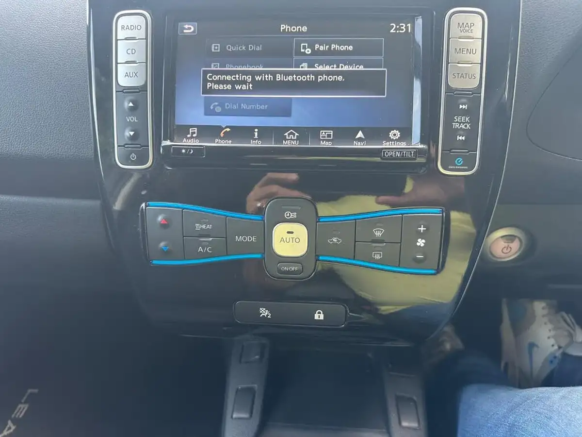 2016-nissan-leaf-e-acenta-24kwh-big-15