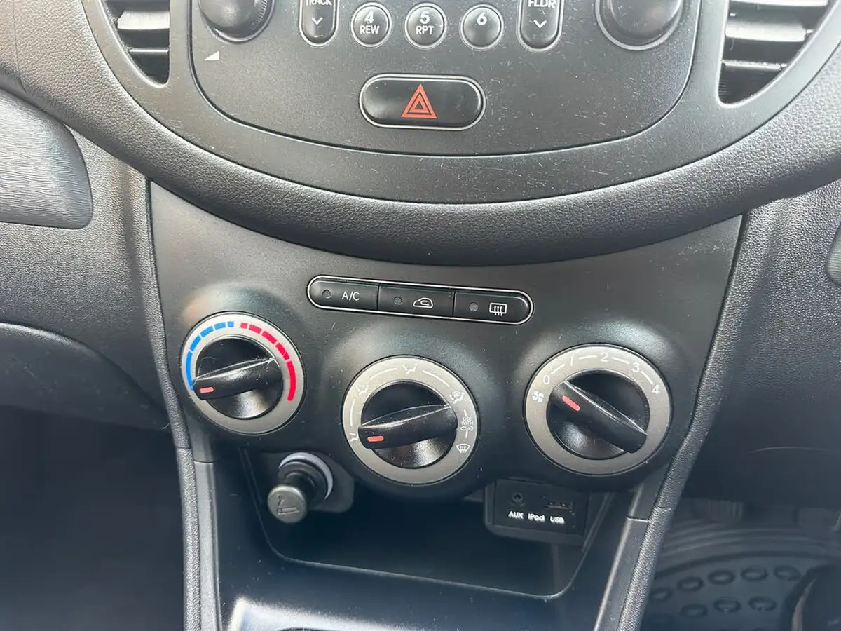 2012-hyundai-i10-12-active-big-24