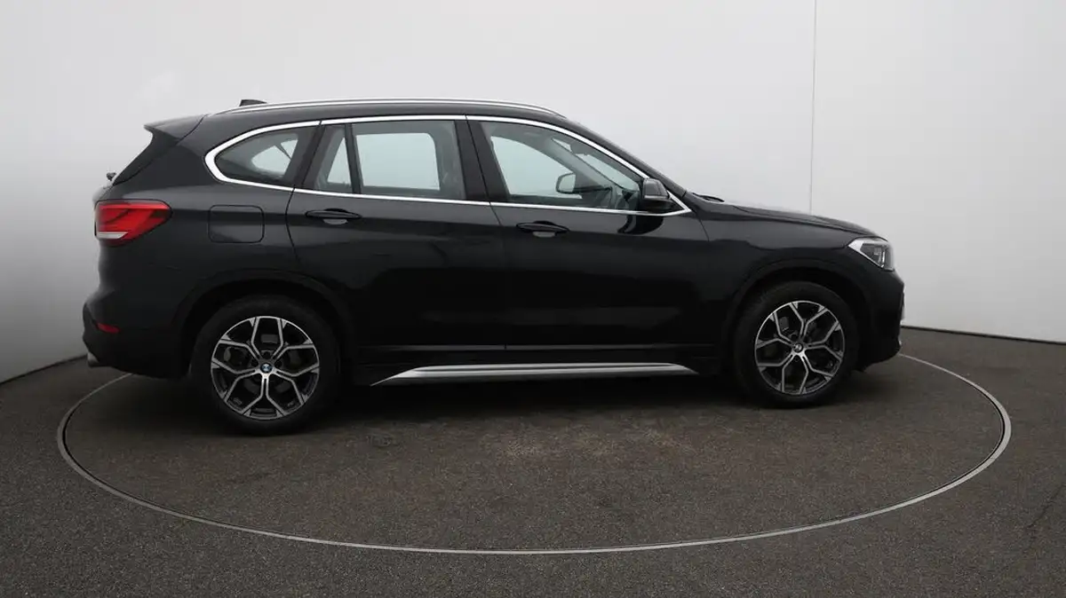 2021-bmw-x1-20-sdrive20i-xline-big-49