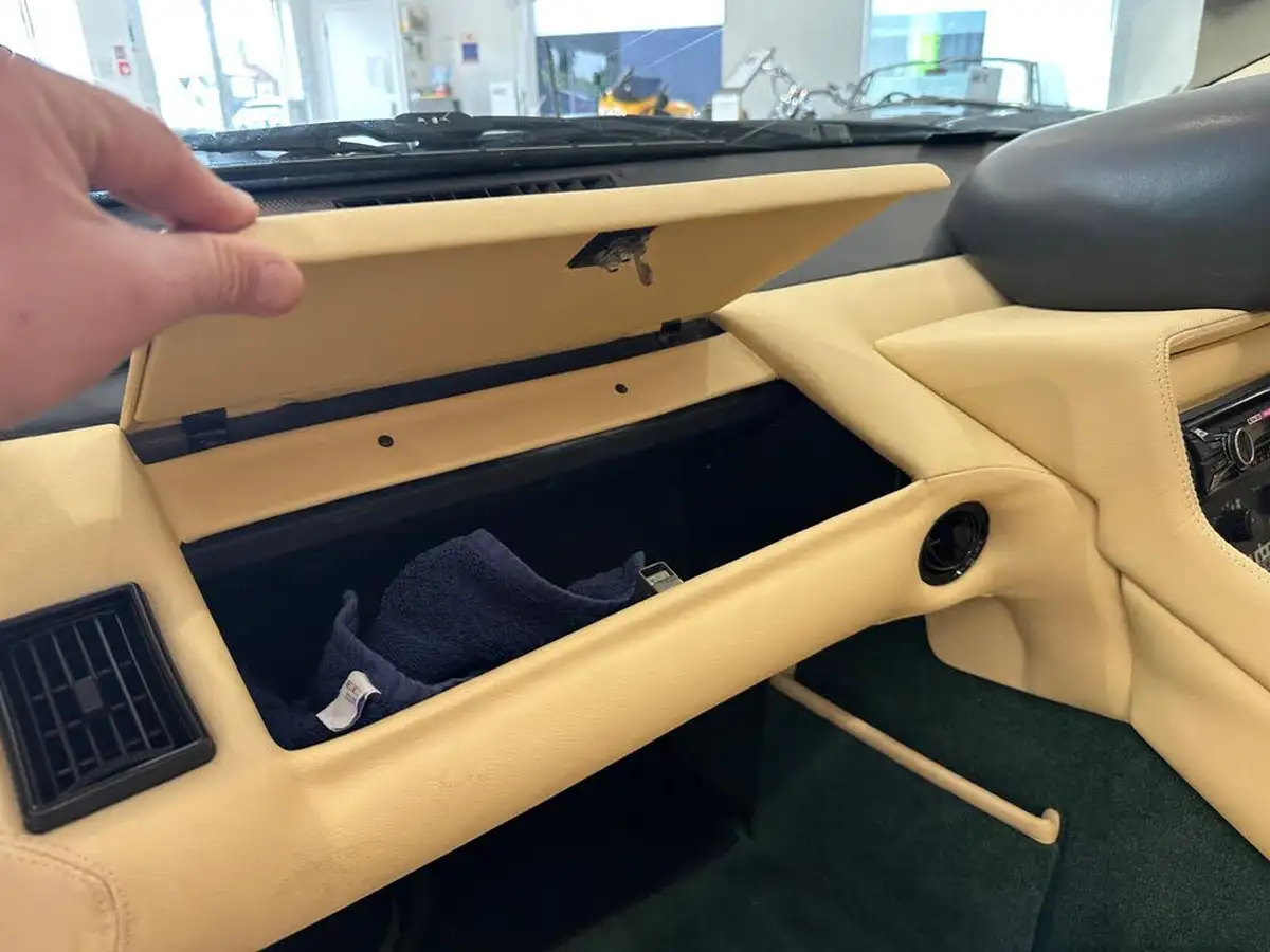1990-lotus-esprit-22-turbo-big-21