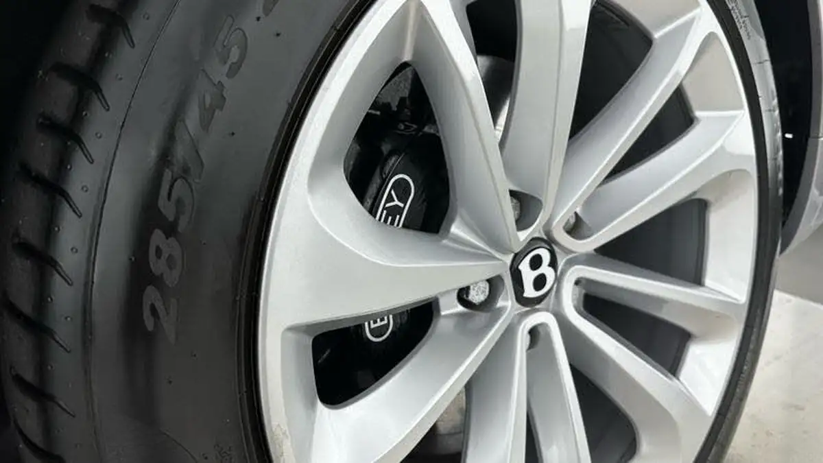 2020-bentley-bentayga-30-hybrid-big-42
