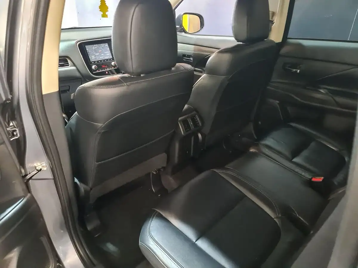 2020-mitsubishi-outlander-20-exceed-big-10