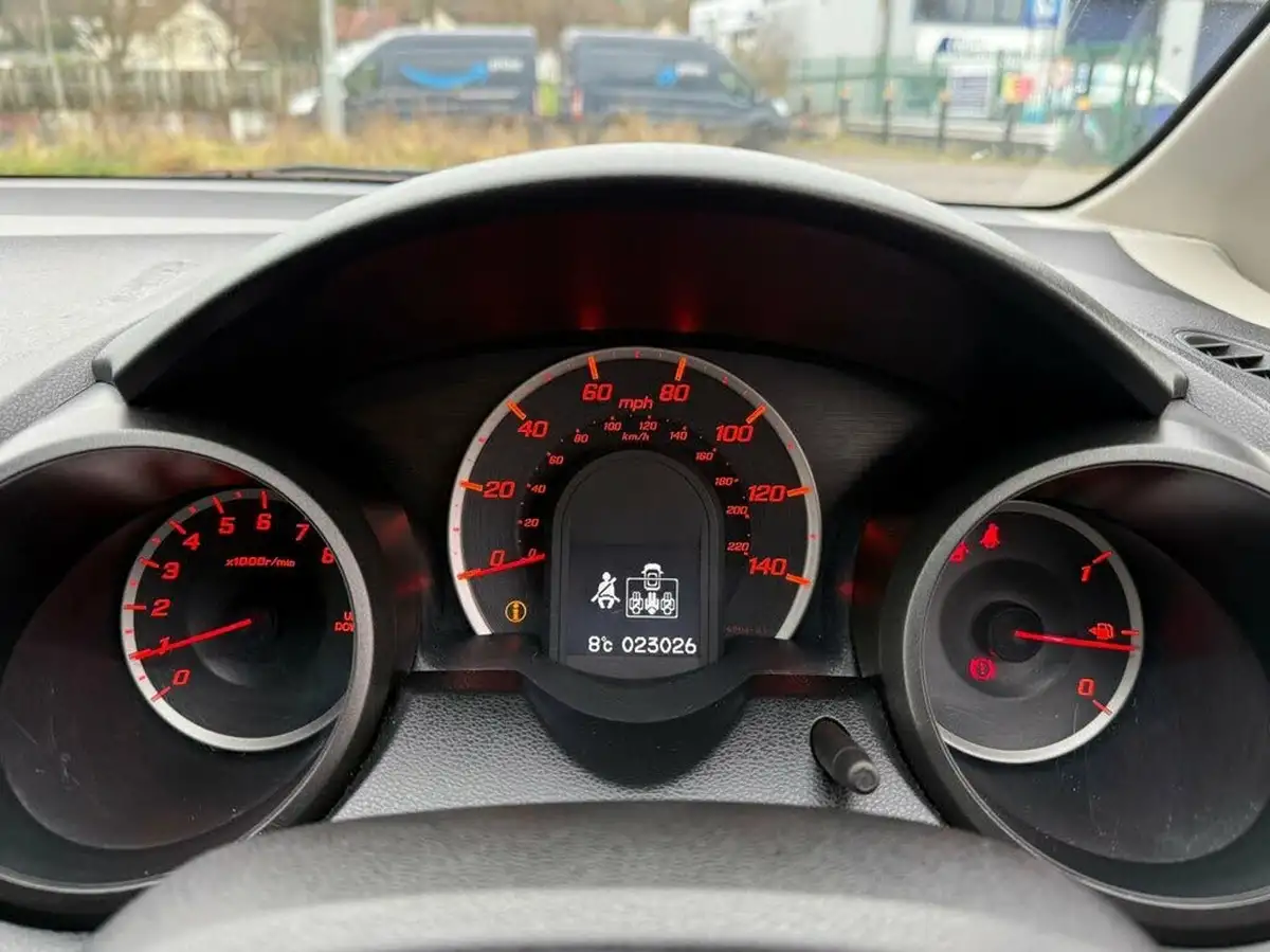 2012-honda-jazz-14-es-big-31