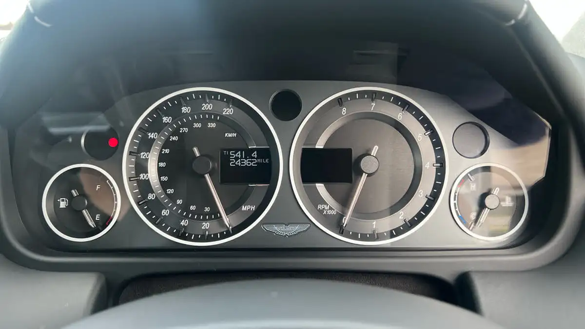 2010-aston-martin-dbs-60-touchtronic-big-5