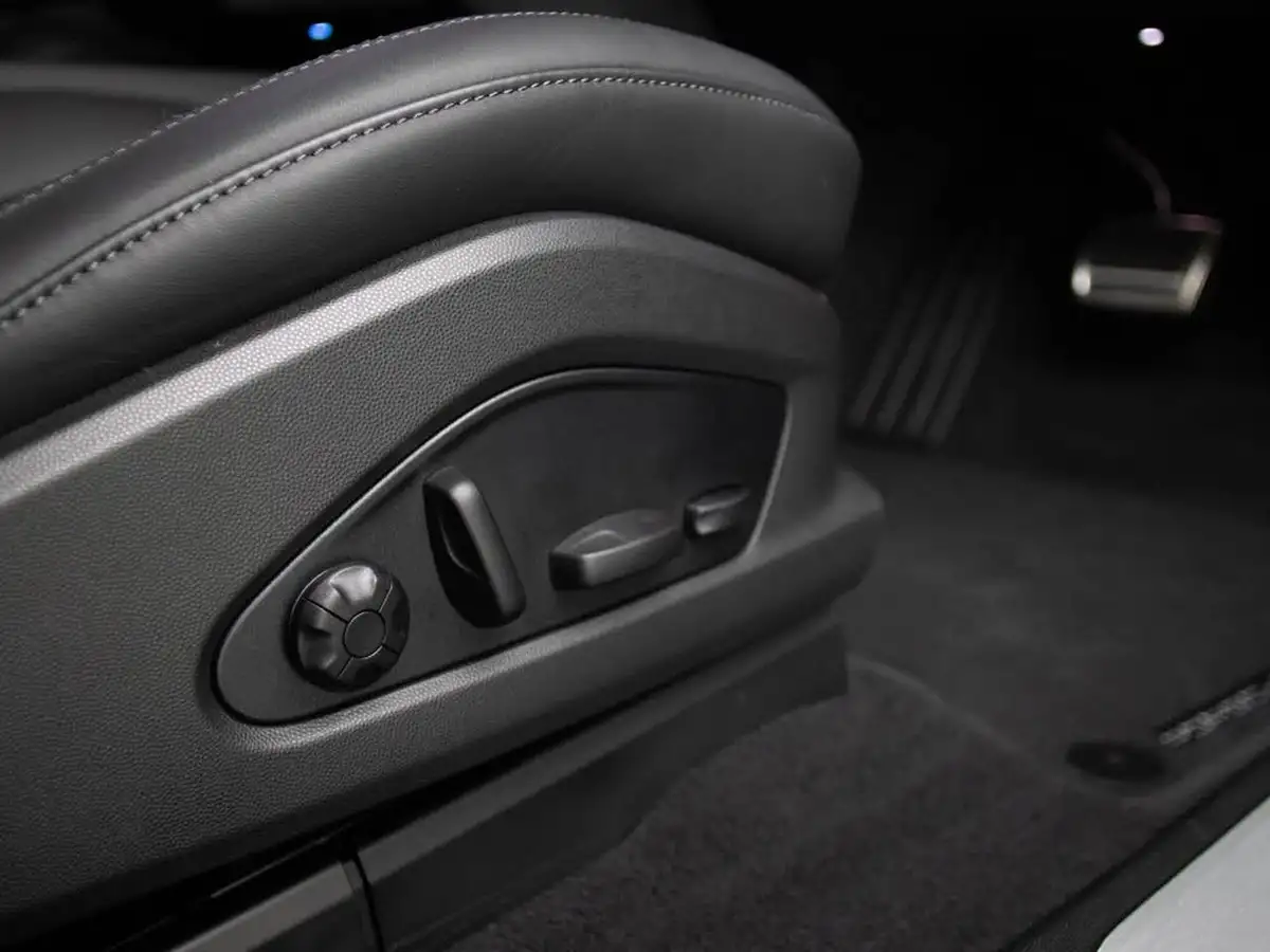 2025-porsche-macan-e-electric-big-47
