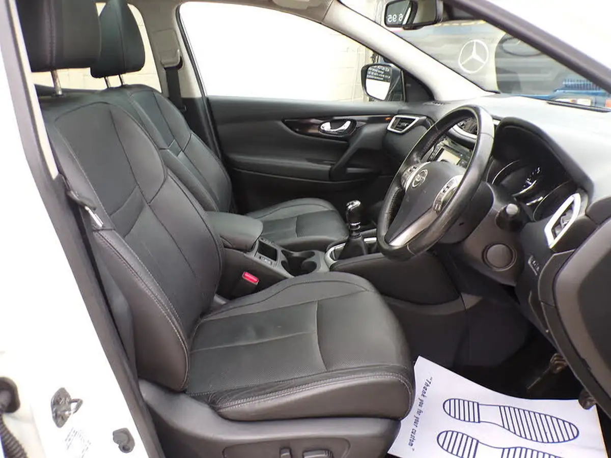 2015-nissan-qashqai-15dci-tekna-big-10