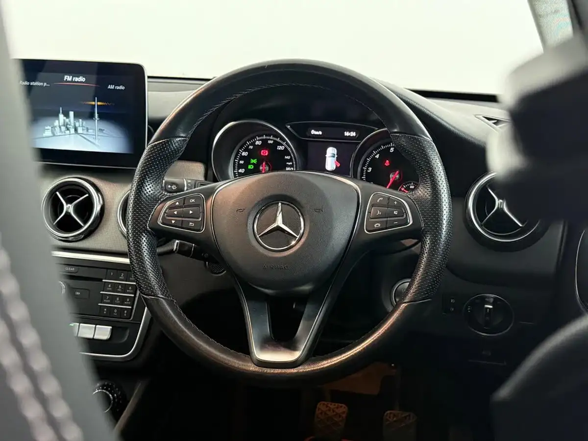 2018-mercedes-benz-gla-class-16-gla-180-urban-edition-big-13