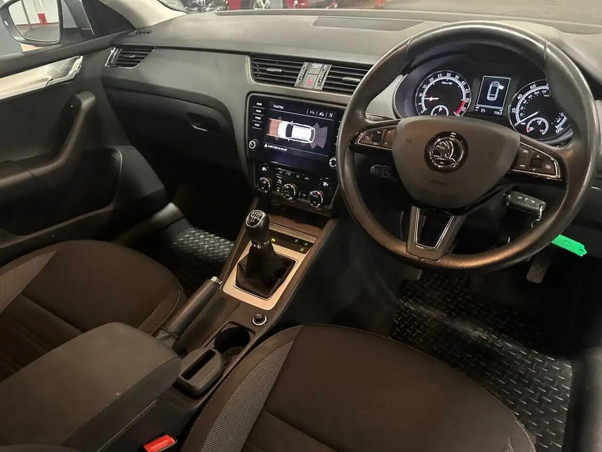 2020-skoda-octavia-16tdi-se-technology-estate-big-27