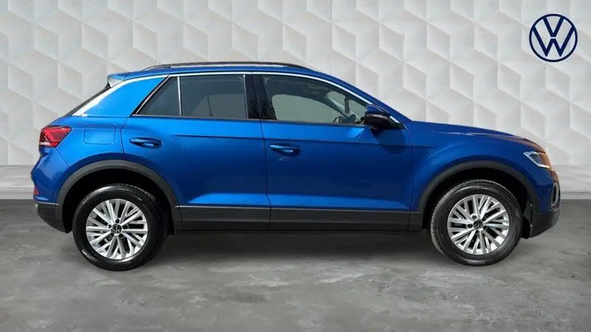 2022-volkswagen-t-roc-10-tsi-life-big-3