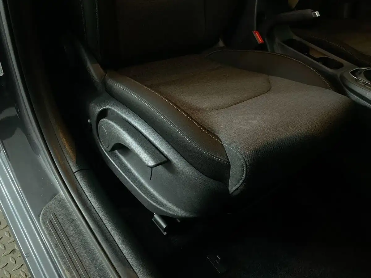 2023-hyundai-i30-10-t-gdi-se-connect-hatchback-dct-big-33