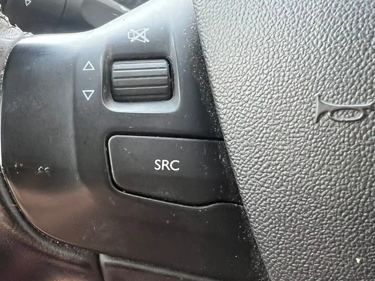 2015-peugeot-2008-crossover-12-puretech-allure-82bhp-big-37