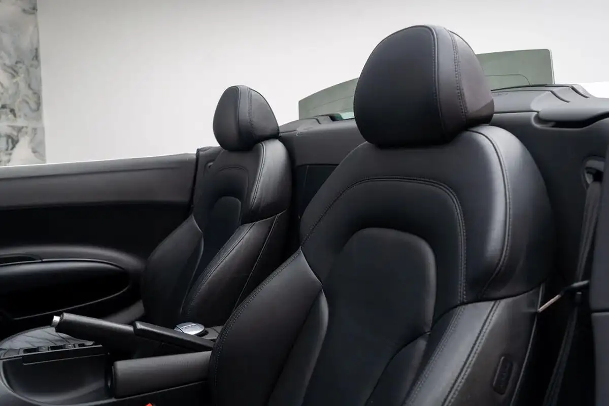 2012-audi-r8-42-quattro-spyder-convertible-big-13