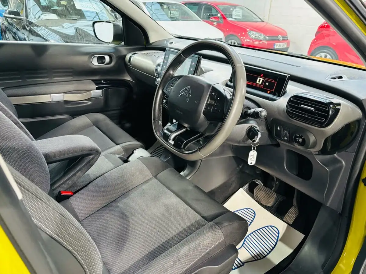 2016-citroen-c4-cactus-16bluehdi-flair-ss-etg6-big-10