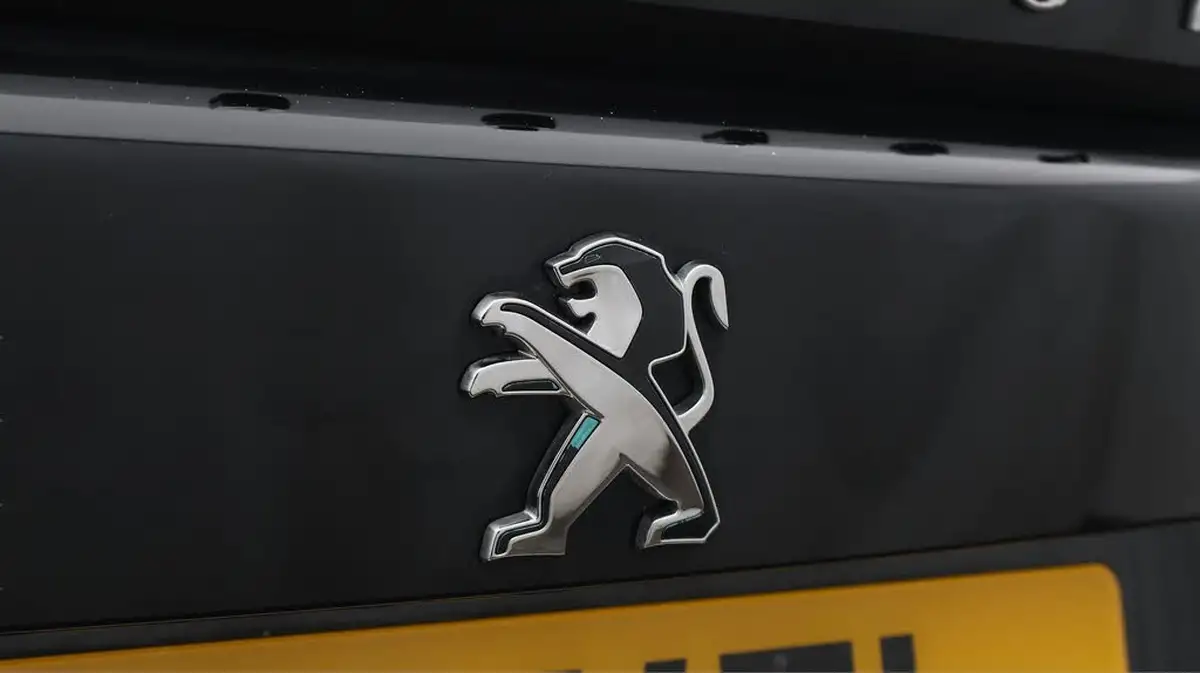 2021-peugeot-2008-suv-e-active-premium-big-22