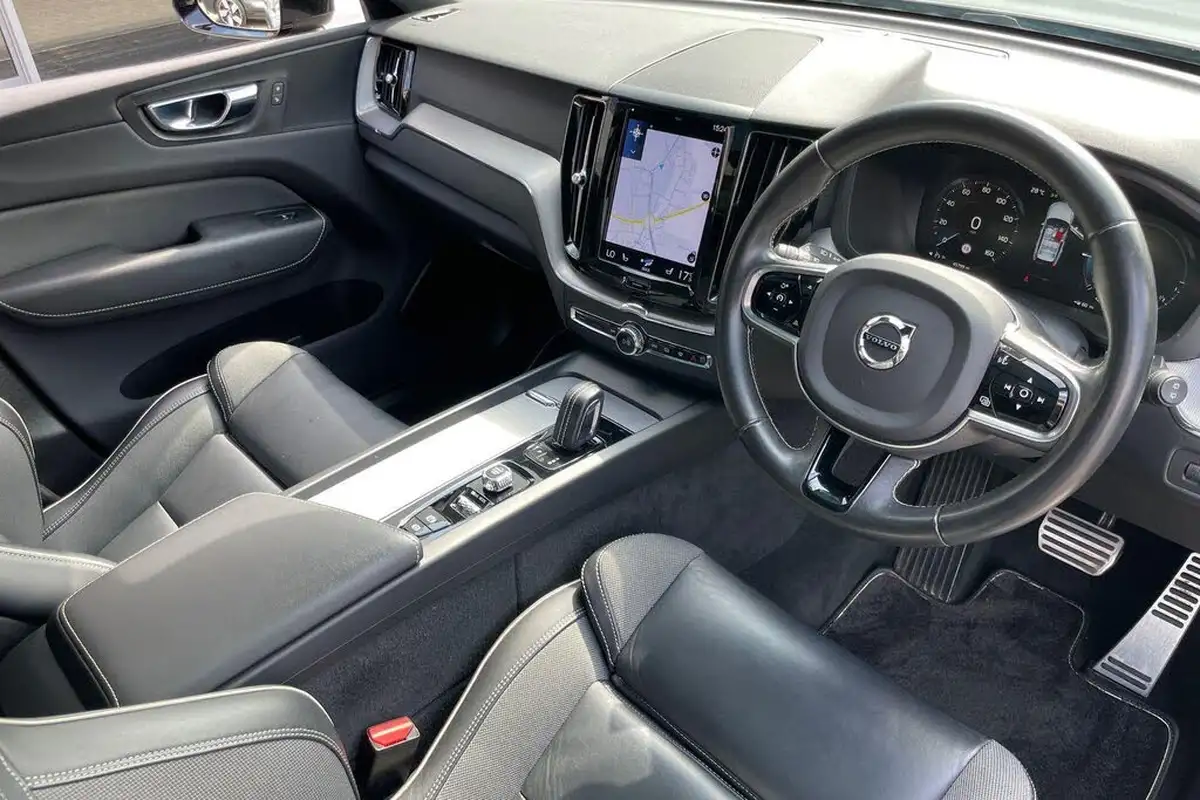 2021-volvo-xc60-20-t6-r-design-340bhp-big-4