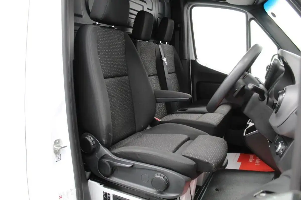 2021-mercedes-benz-sprinter-big-20
