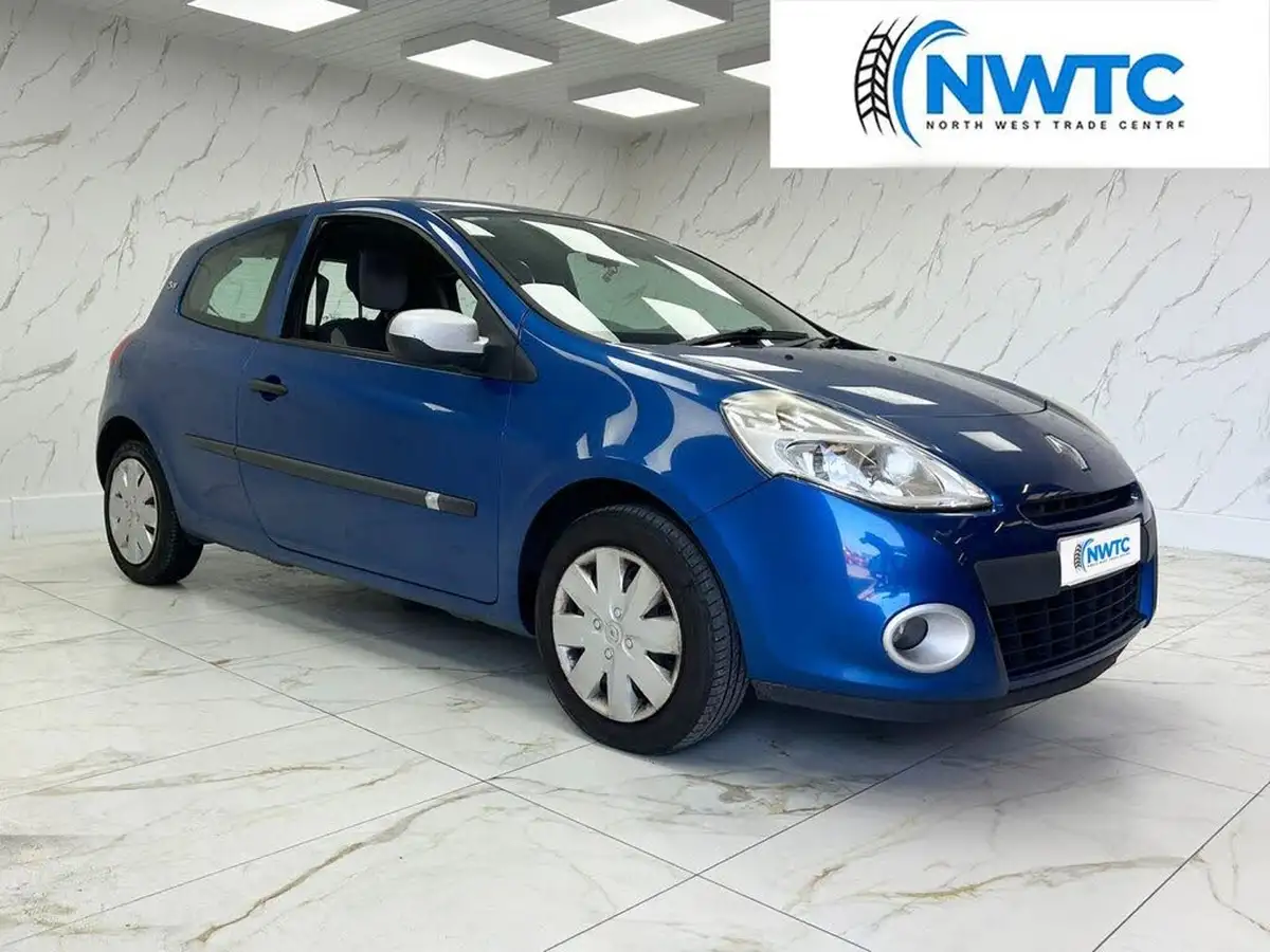 2011-renault-clio-12-bizu-16v-hatchback-3d-big-0