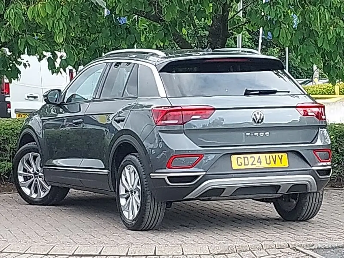 2024-volkswagen-t-roc-15-tsi-style-hatchback-5d-big-1
