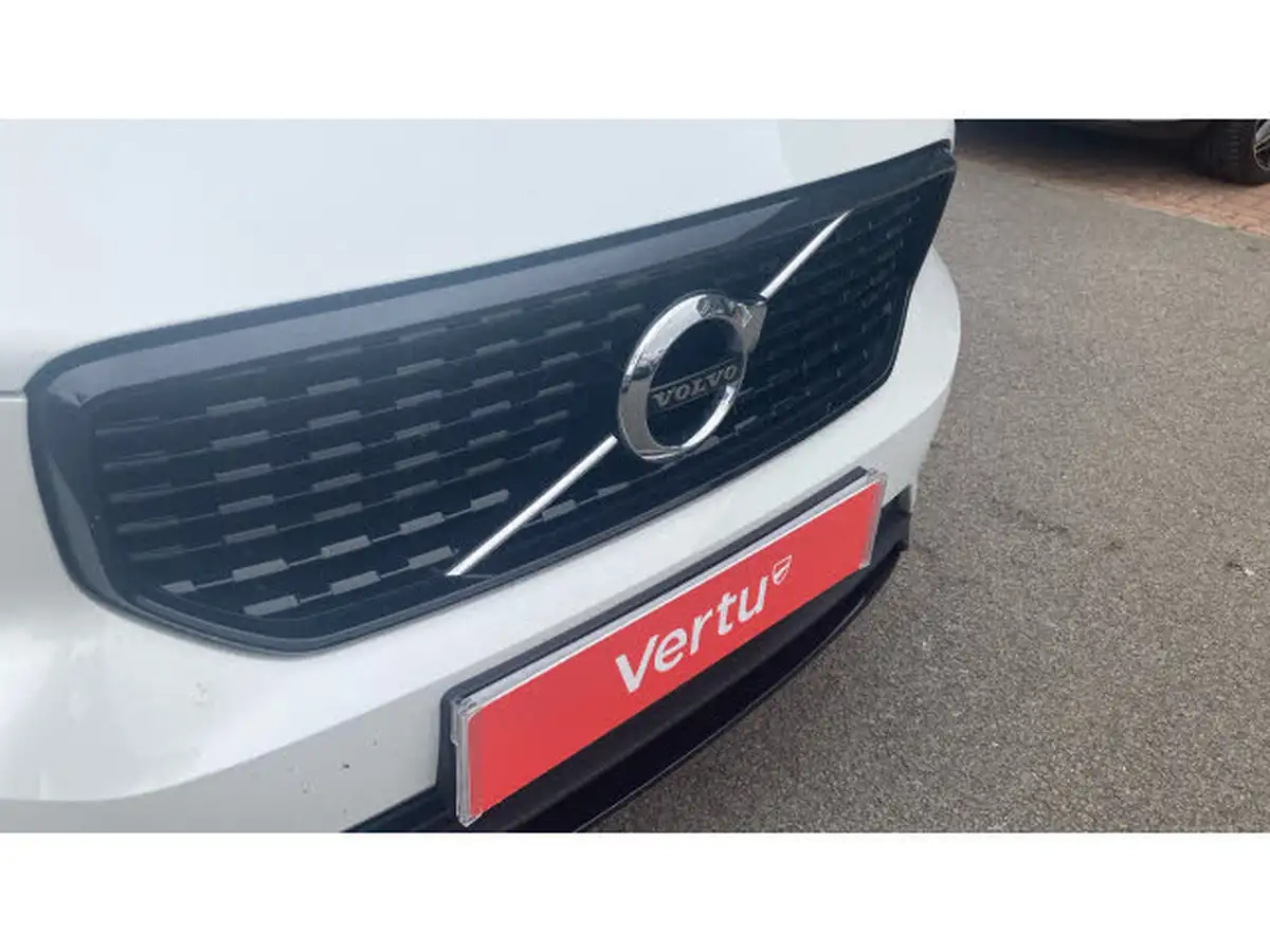 2018-volvo-xc40-15-t3-r-design-pro-big-25