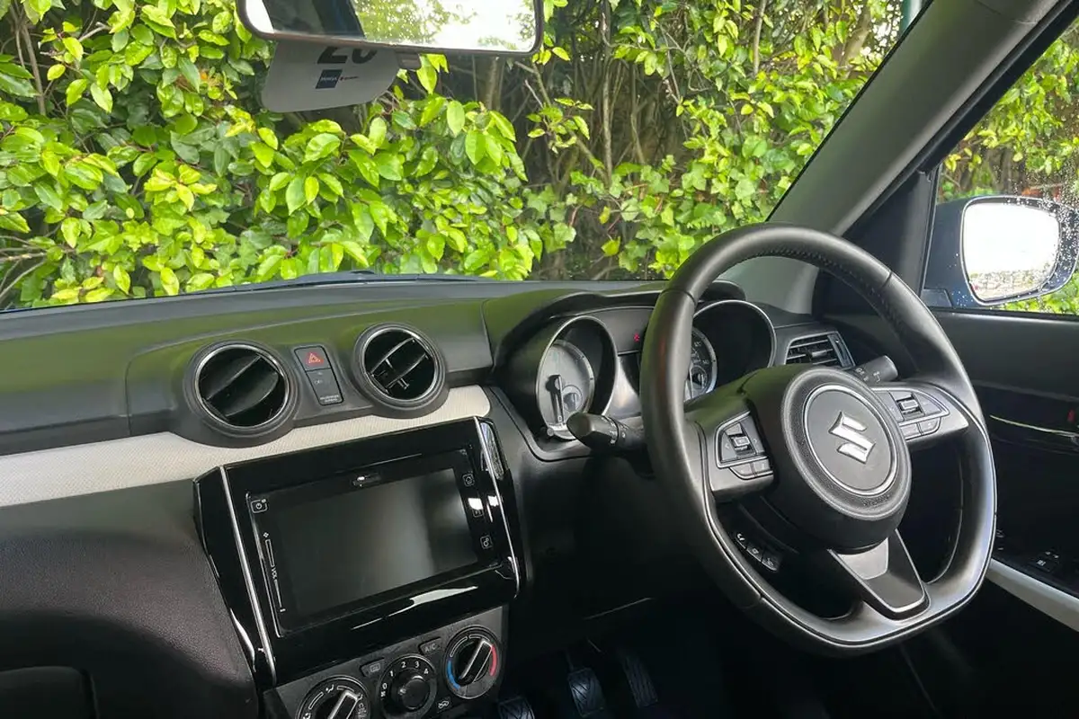 2023-suzuki-swift-12-dualjet-sz-l-big-5