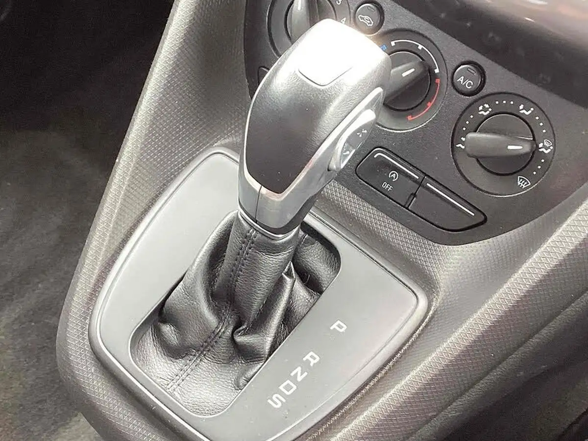 2018-ford-grand-tourneo-connect-15tdci-zetec-120ps-ss-1499cc-powershift-big-6