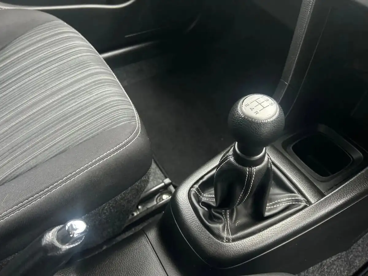 2016-suzuki-swift-12-sz-l-5d-big-25