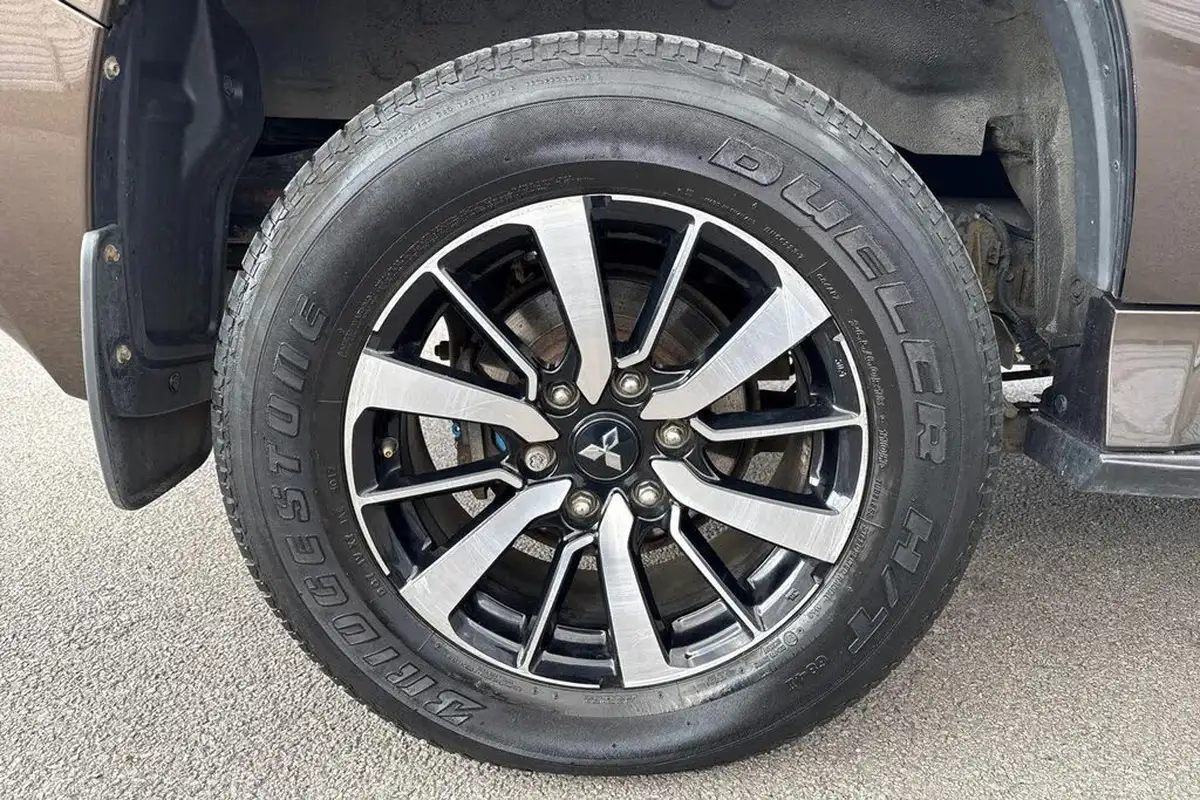 2020-mitsubishi-shogun-sport-24di-d-3-big-21