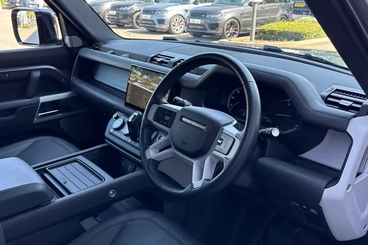 2023-land-rover-110-defender-30-d300-hse-big-46