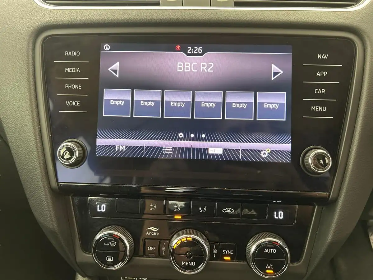 2020-skoda-octavia-10-tsi-se-technology-115ps-estate-big-13