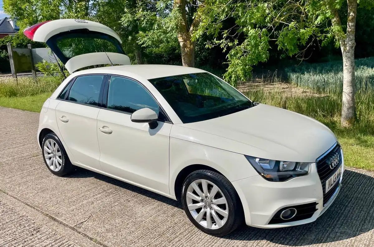 2013-audi-a1-12-sportback-5d-big-3