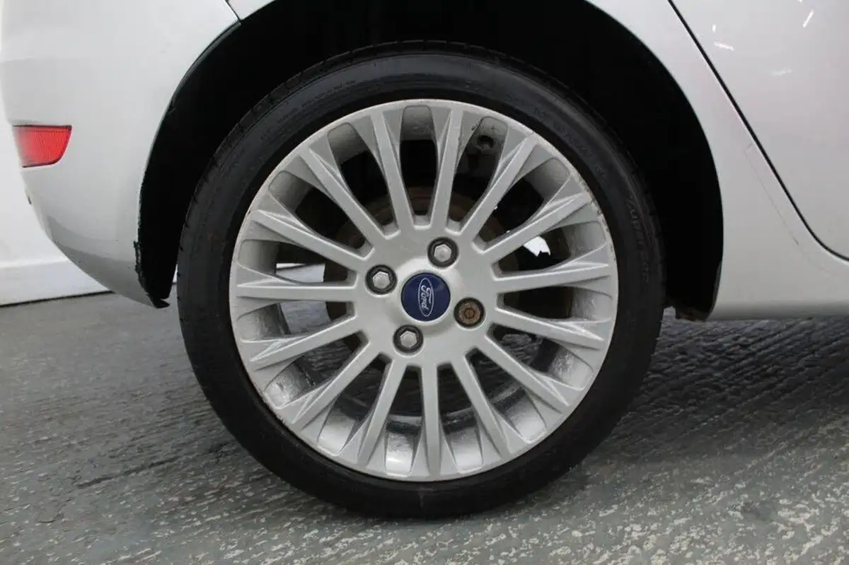 2011-ford-fiesta-16td-titanium-dpf-5d-big-52