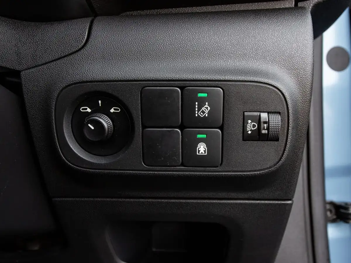 2017-citroen-c3-12-puretech-flair-110ps-ss-eat6-big-15