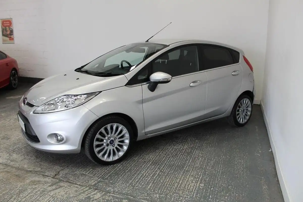 2011-ford-fiesta-16td-titanium-dpf-5d-big-4