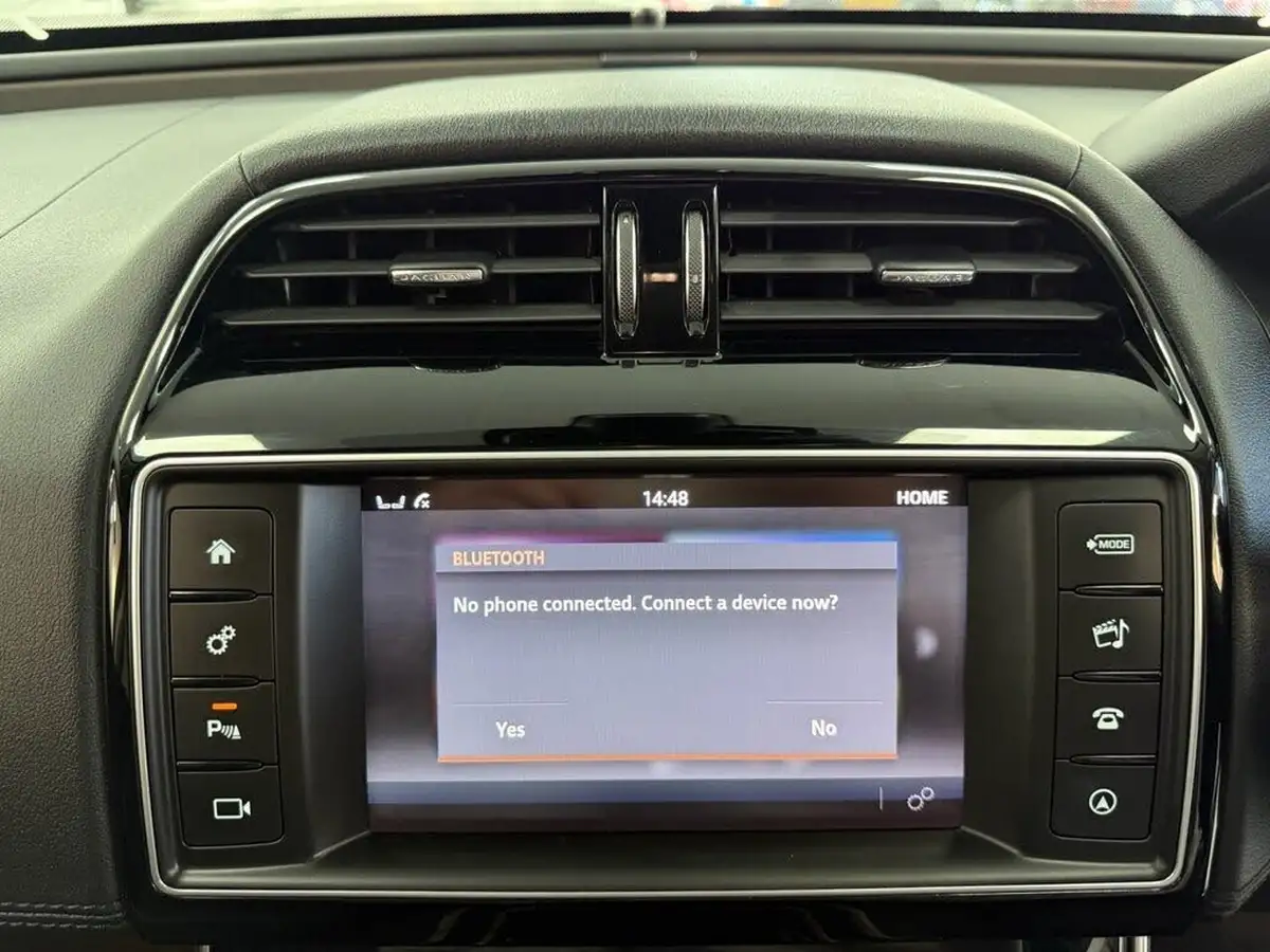 2016-jaguar-xe-20d-portfolio-163ps-big-37