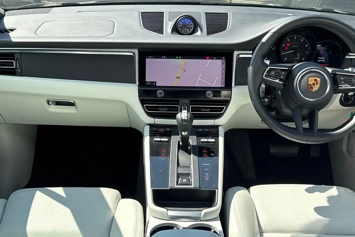 2022-porsche-macan-20-big-32