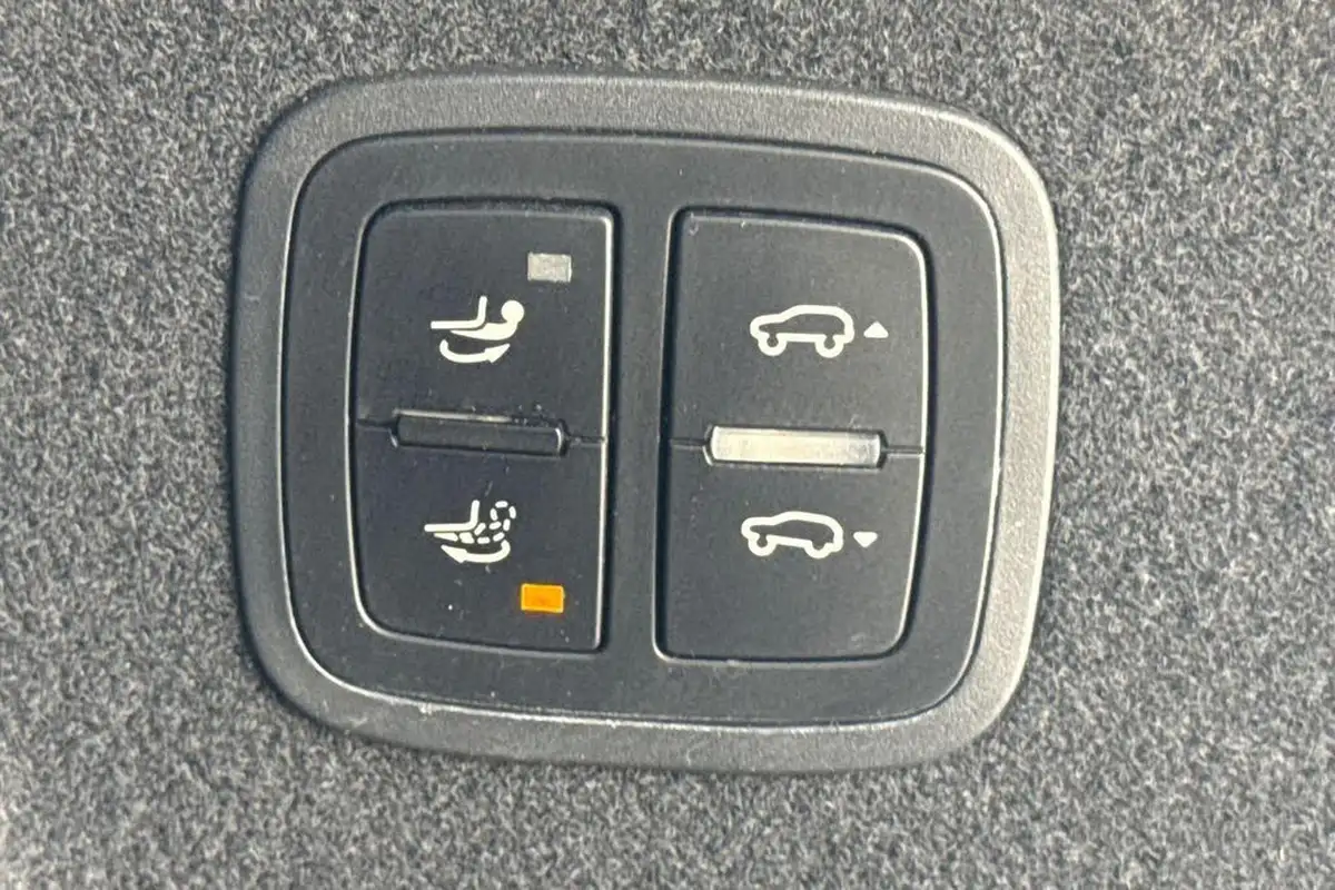 2022-porsche-macan-20-big-60