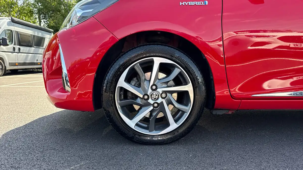 2018-toyota-yaris-15-vvt-i-excel-hybrid-big-16