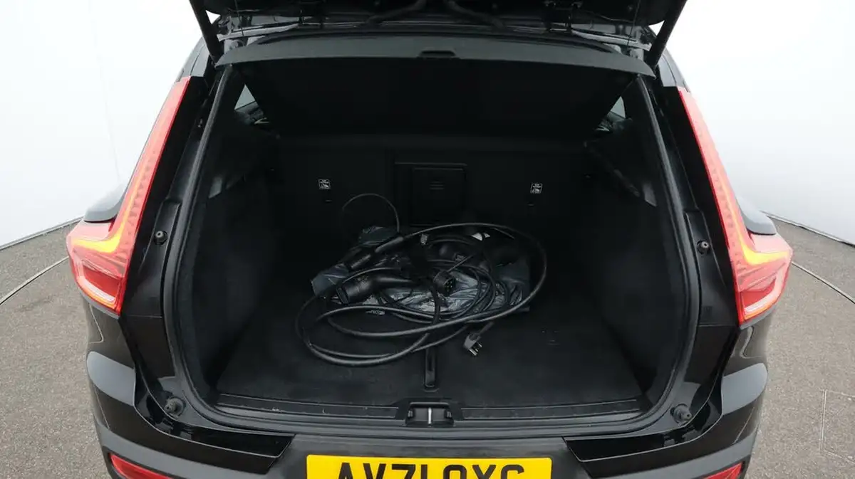 2021-volvo-c40-e-twin-recharge-pro-big-17