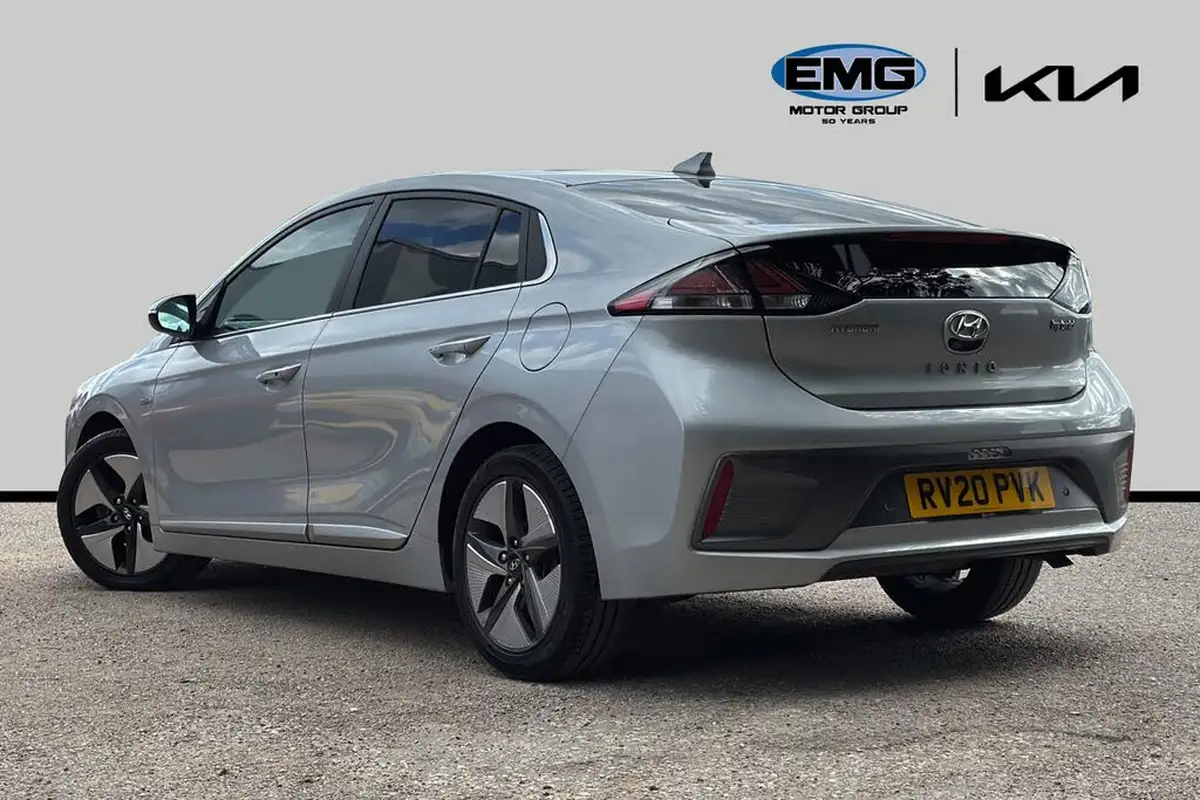 2020-hyundai-ioniq-16-gdi-premium-se-hybrid-big-3