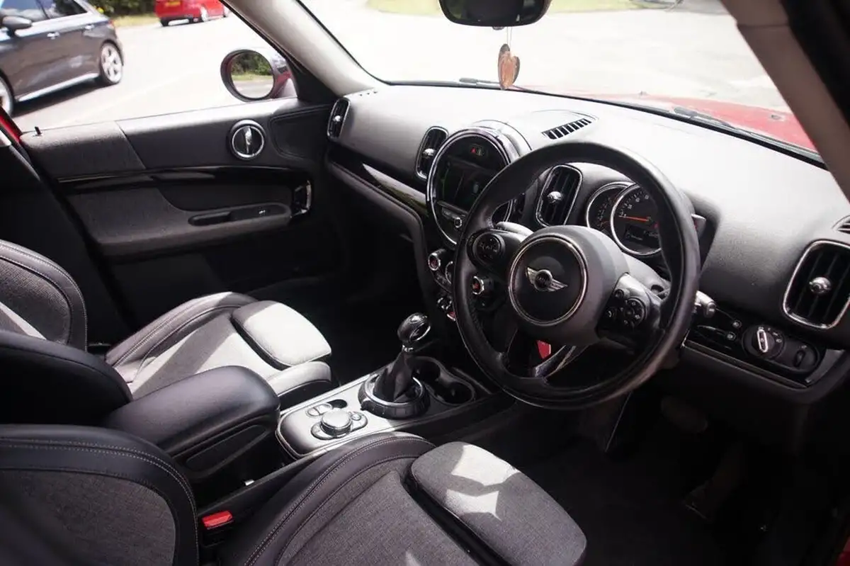 2017-mini-countryman-20td-cooper-d-ss-auto-big-2